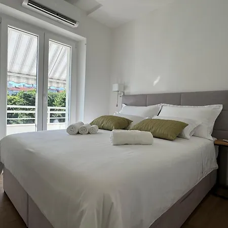 Apartment B&s Center *