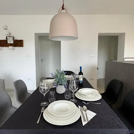 Apartment B&s Center