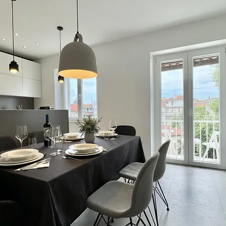 Apartment B&s Center *