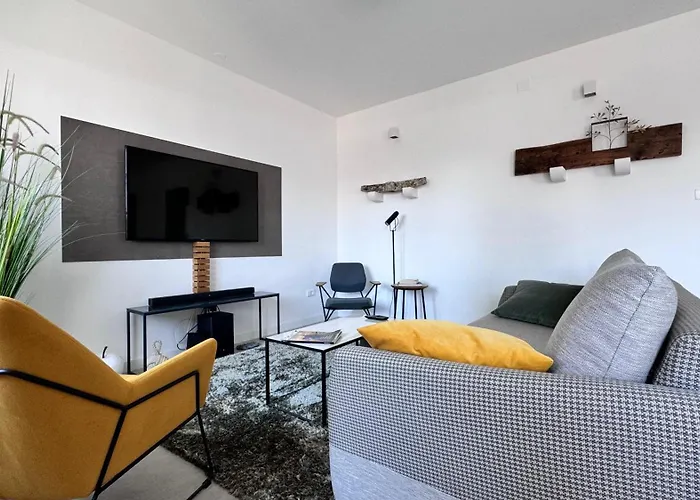 Apartment B&s Center Split