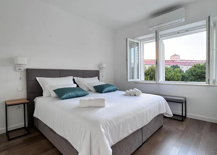 B&s Center Apartment Split