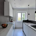 B&s Center Apartman *